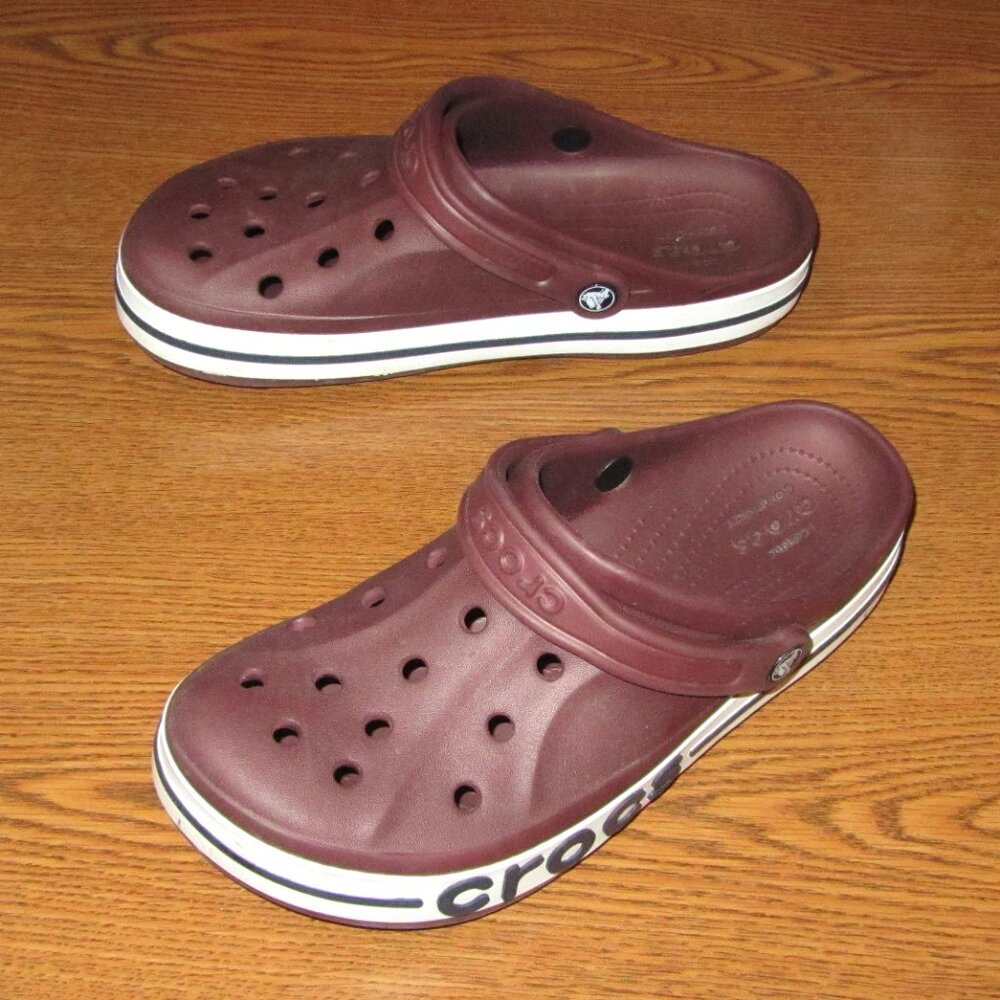 CROCS Bayaband Clogs in Maroon, Unisex: Women's Sz 11/Men's Sz 9 - EXCELLENT! B2